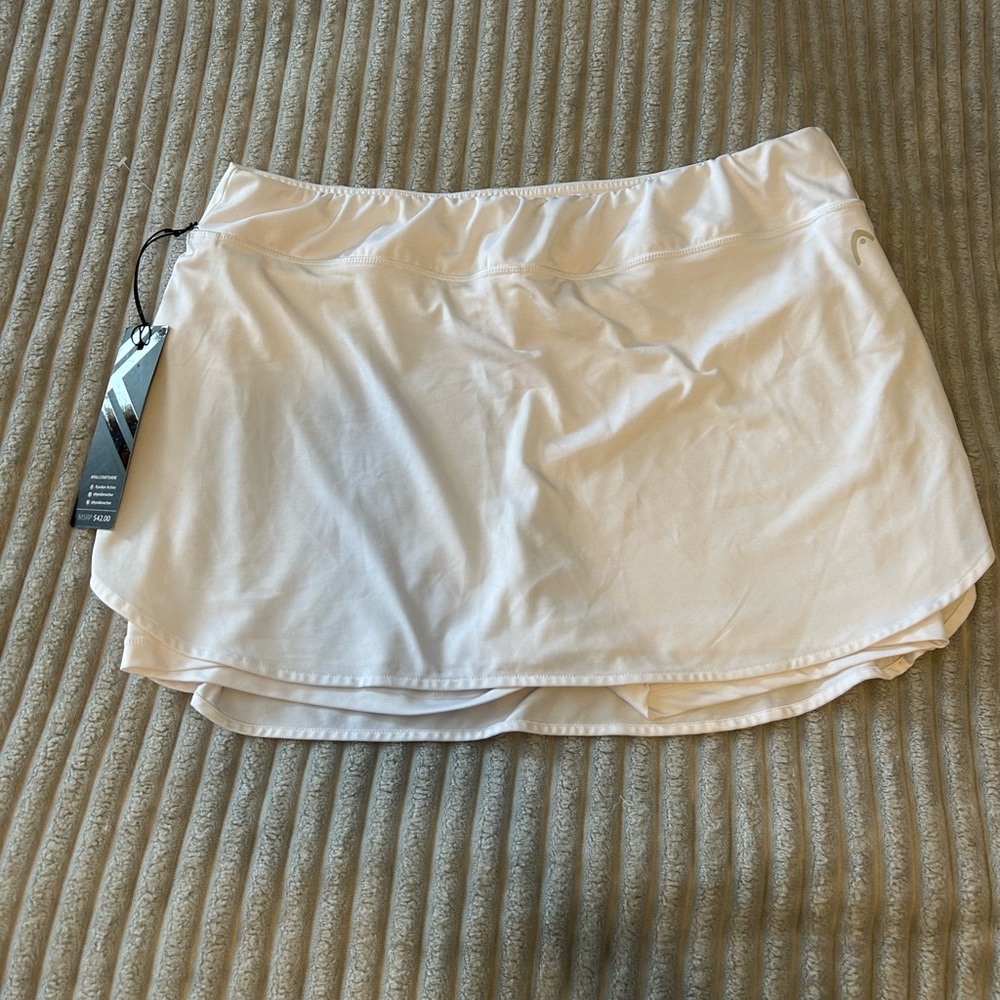 Women XL white Head skort. NWT.